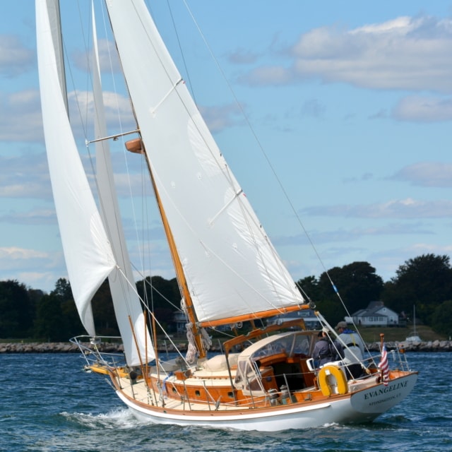 SOLD – 38′ 1962 Philip Rhodes / Cheoy Lee Cutter