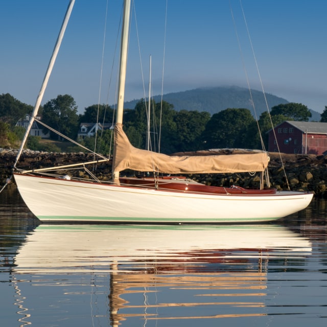 SOLD – 2015 27′ French and Webb Alerion Daysailer